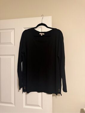 Black Long-Sleeve Crew Neck Top